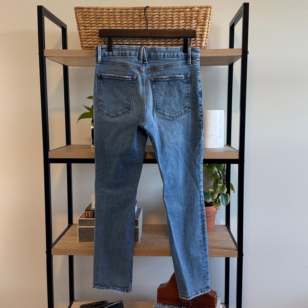 Good American Good Classic Mid-Rise Distressed Ankle #GCL67TNA1290 Jeans, 8 /29 - Picture 4 of 7